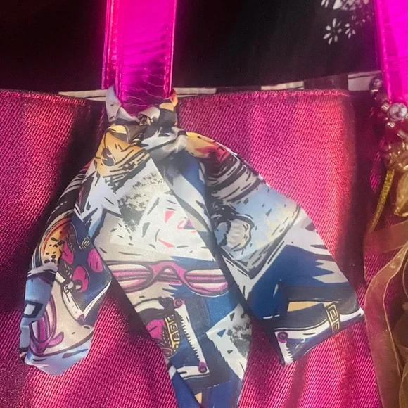 Four beautiful silky twillys in bold red patterns. Brand new. - Picture 11 of 11